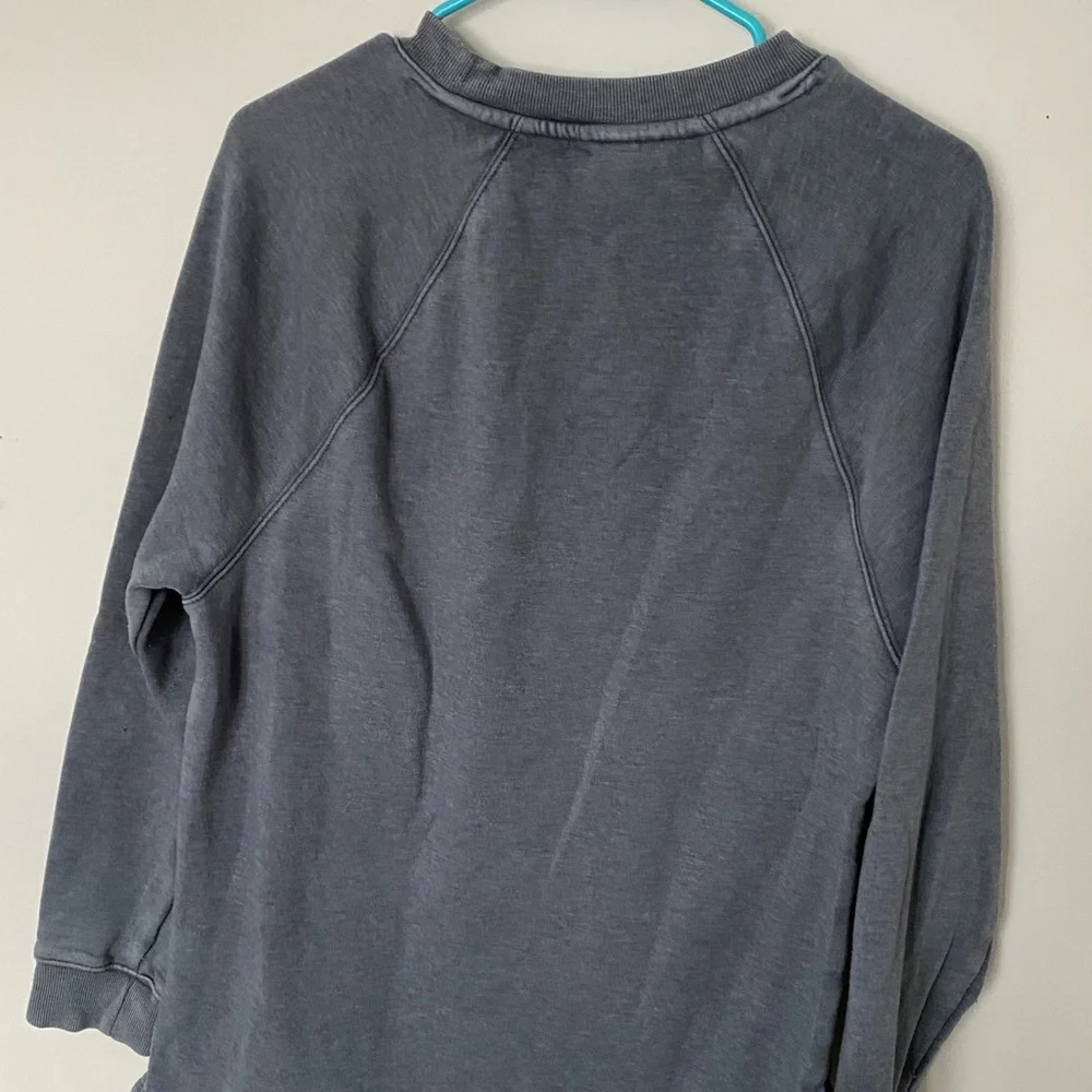 Universal Thread Crewneck - Picture 2 of 3